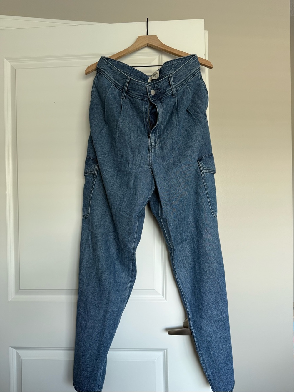 Universal Thread Women’s Light Blue Boyfriend Cargo Jeans